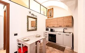 Appartamenti in Centro Storico a 15 min Dal Lago d'Iseo - Free Wi-Fi - AC